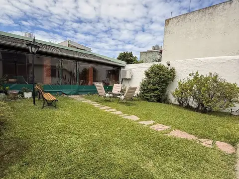VENTA CASA 4 AMB CON JARDIN Y QUINCHO