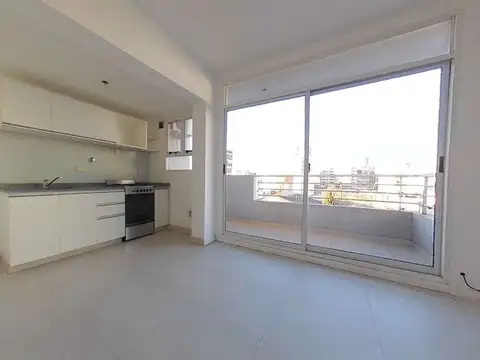 PRECIOSO DEPTO. DE 2 AMB. A MEDIA CUADRA DEL SUBTE "A" 1er piso con patio APTO PROF PARRILLA SUM