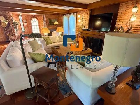 Impecable casa estilo ingles sobre 2 lotes en Los Cardales Country Club