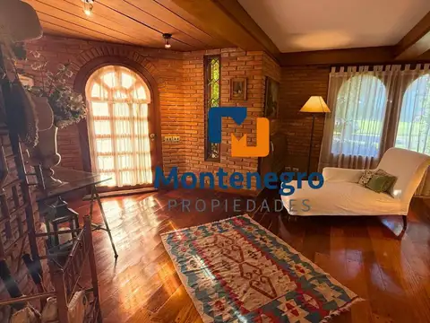 Casa en Venta con 2 cocheras