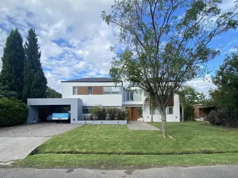 Casa en Alquiler en Pilar del Este - Los Jazmines, USD 3.200