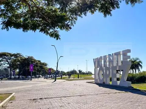 Av. Libertador  al 1200 entre Roca y Urquiza
