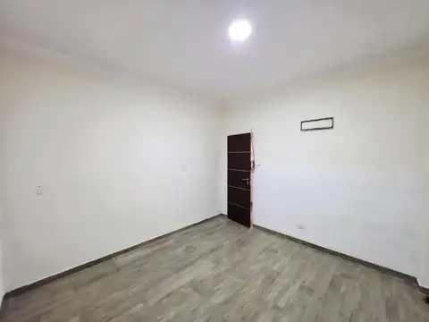 Alquiler Casa 3 Ambientes en Caseros con patio