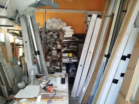 Local en Alquiler en Villa Luzuriaga, $ 300.000