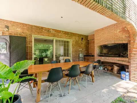 Casa en Venta con 8 cocheras