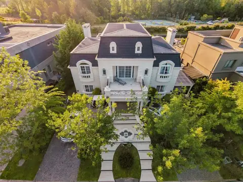 Residencia Premium Frente al Río – El Yacht