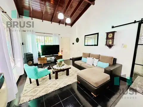 Casa en Venta con 2 cocheras