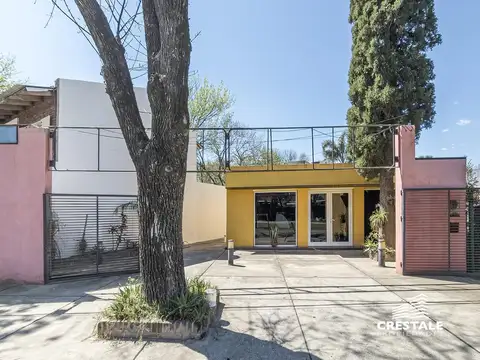 Venta / permuta - local comercial con amplio salón y estacionamiento - los troncos, funes.
