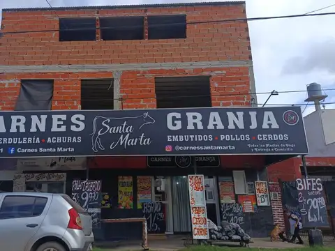 Excelente local con mejoras (ideal para inversión)