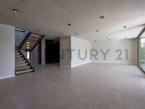 Casa en Venta con 6 cocheras