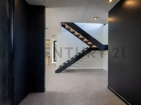 Casa 6 ambientes con 5 baños