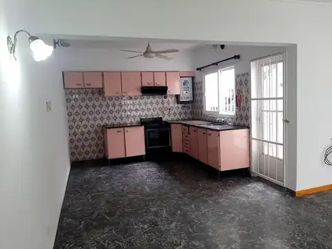 Casa en Alquiler en Echesortu, $ 850.000