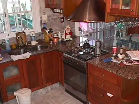 Casa 5 ambientes con 2 baños