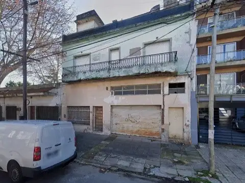 PH en planta baja con patio. 96 m² cubiertos. 133m² totales. A refaccionar