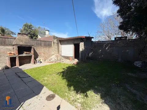 Casa en venta de 4 dormitorios c/ cochera en Merlo
