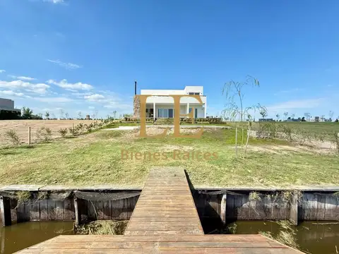 Casa en Venta con 5 cocheras