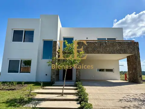 Casa 7 ambientes con 4 baños