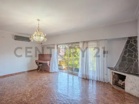 PH 4 Ambientes al Frente: Amplitud, Luz, Patio y Terraza Propia. Sin Expensas
