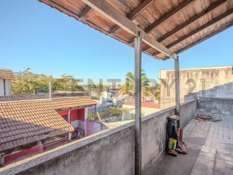 PH 4 Ambientes al Frente: Amplitud, Luz, Patio y Terraza Propia. Sin Expensas