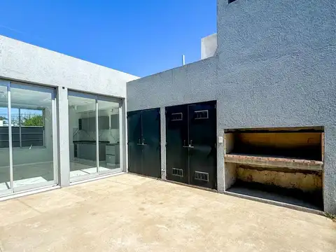 Casa 4 ambientes con 3 baños