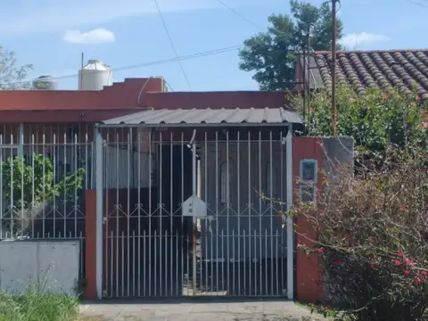Casa PH Fondo 3 Ambientes en Venta - Moron Sur