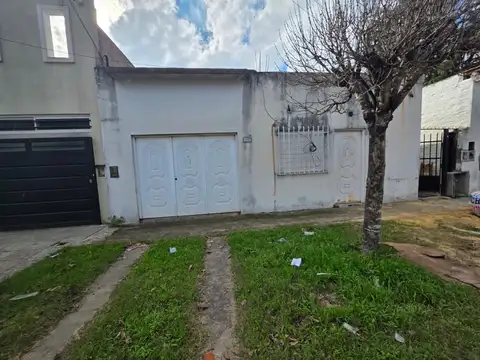 Martin Coronado en Venta Casa de 2 Ambientes y Medio Al Frente Garage F: 11146