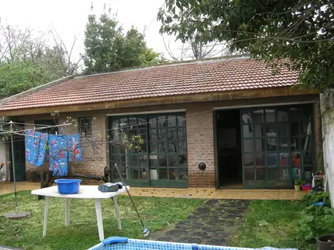 Casa 6 ambientes con 2 baños