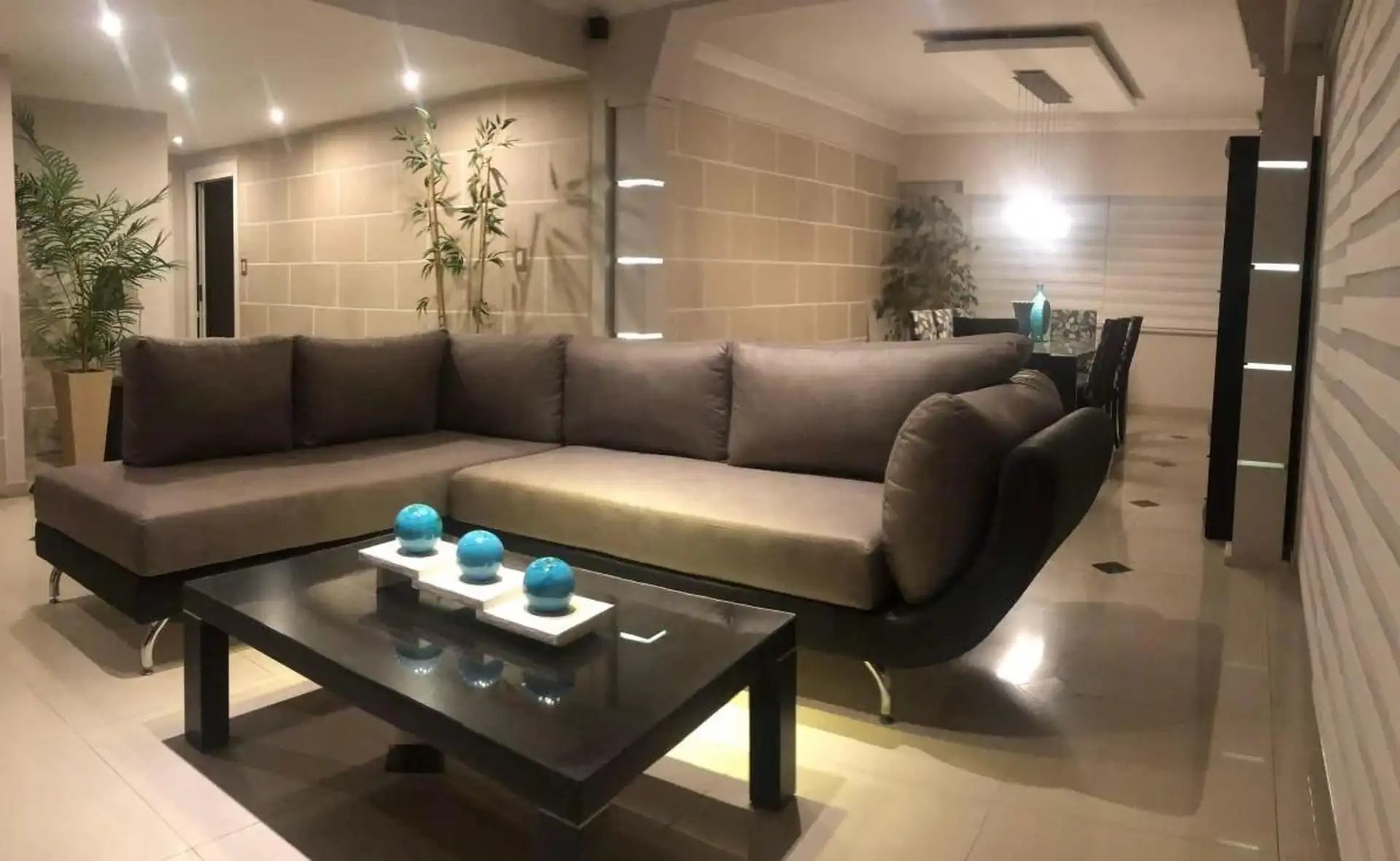 VENTA MY LINDO DEPARTAMENTO DE 5 AMBIENTES A LA CALLE CON COCHERA