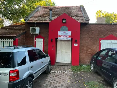 Linda casa, en barrio tranquilo.