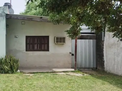 Se vende casa 2 dorm-Barrio Asunción-Reconquista