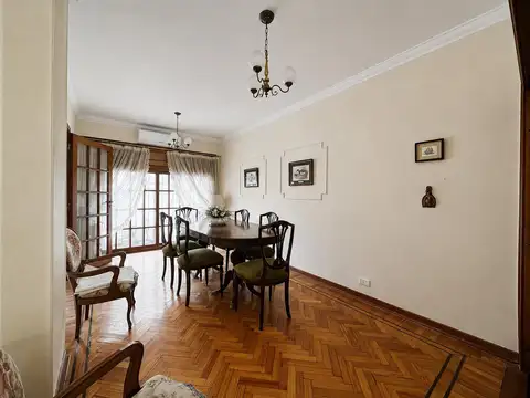 Casa 6 ambientes con 4 baños