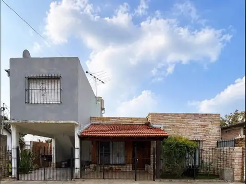 Venta casa 5 ambientes mas  2 Departamentos - Los Polvorines , Malvinas Argentinas