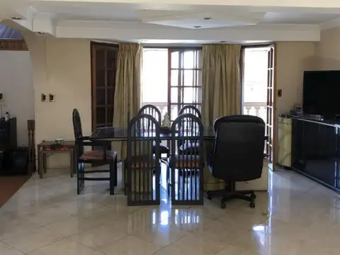 Depto Tipo Casa 5 ambientes con 3 baños