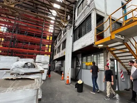 Depósito en alquiler con Racks 1.600 m2 con 1.600 posiciones de racks de 4 y 5 niveles - u$s 8/...