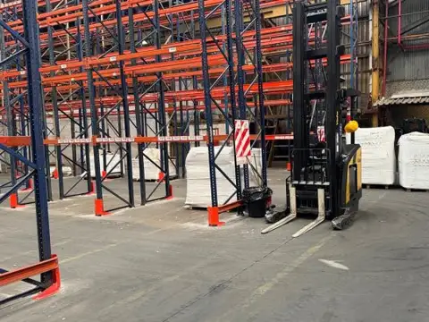 Galpon en Alquiler 86  mts Fondo