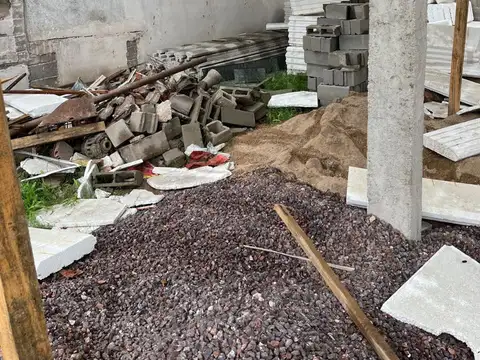 Casa 2 ambientes con 1 baño