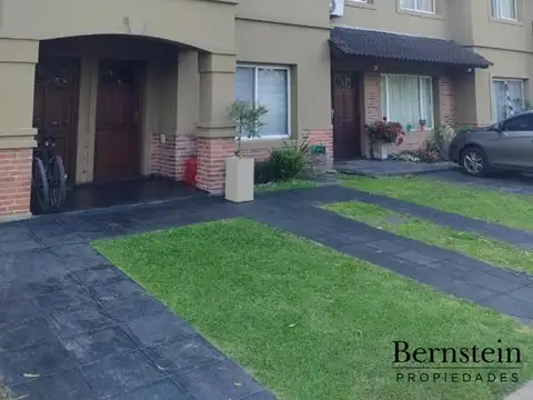 DUPLEX EN VENTA :: ALTOS DEL SOL :: 4 AMBIENTES :: 142m2