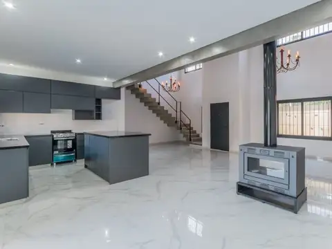 Casa en Venta con 1 cochera