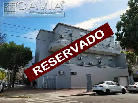 Duplex 10 años 1° y 2° piso al frente con balcón terraza. Bajas expensas.-