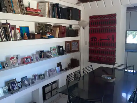 VENTA DE CASA DE 4 AMB. CON PARQUE Y PILETA EN EN FCO. ALVAREZ (COUNTRY BCO. PCIA .)