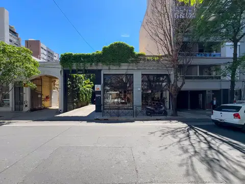 Galpón con espacio aéreo, local, oficinas, entrada vehicular, zona centro