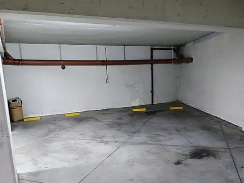 ALQUILER - COCHERA EN ZONA CENTRO/RIO. SEGURIDAD 24/7.