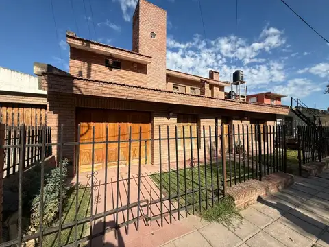 esteban echeverria 300