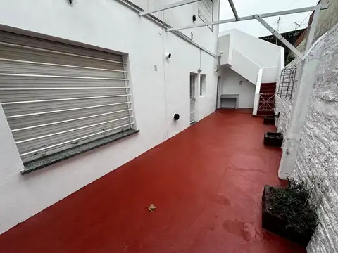 AMPLIO PH PLANTA BAJA AL MEDIO, 3 AMBIENTES CON PATIO 