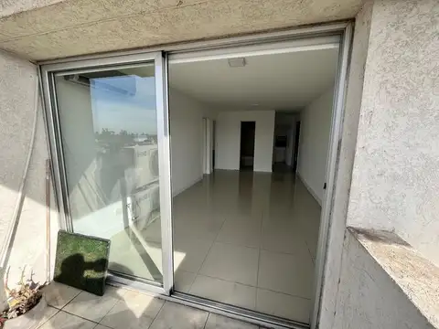 ALQUILAMOS AMPLIO DEPARTAMENTO 3 AMBIENTES EN OCTAVO PISO CON COCHERA