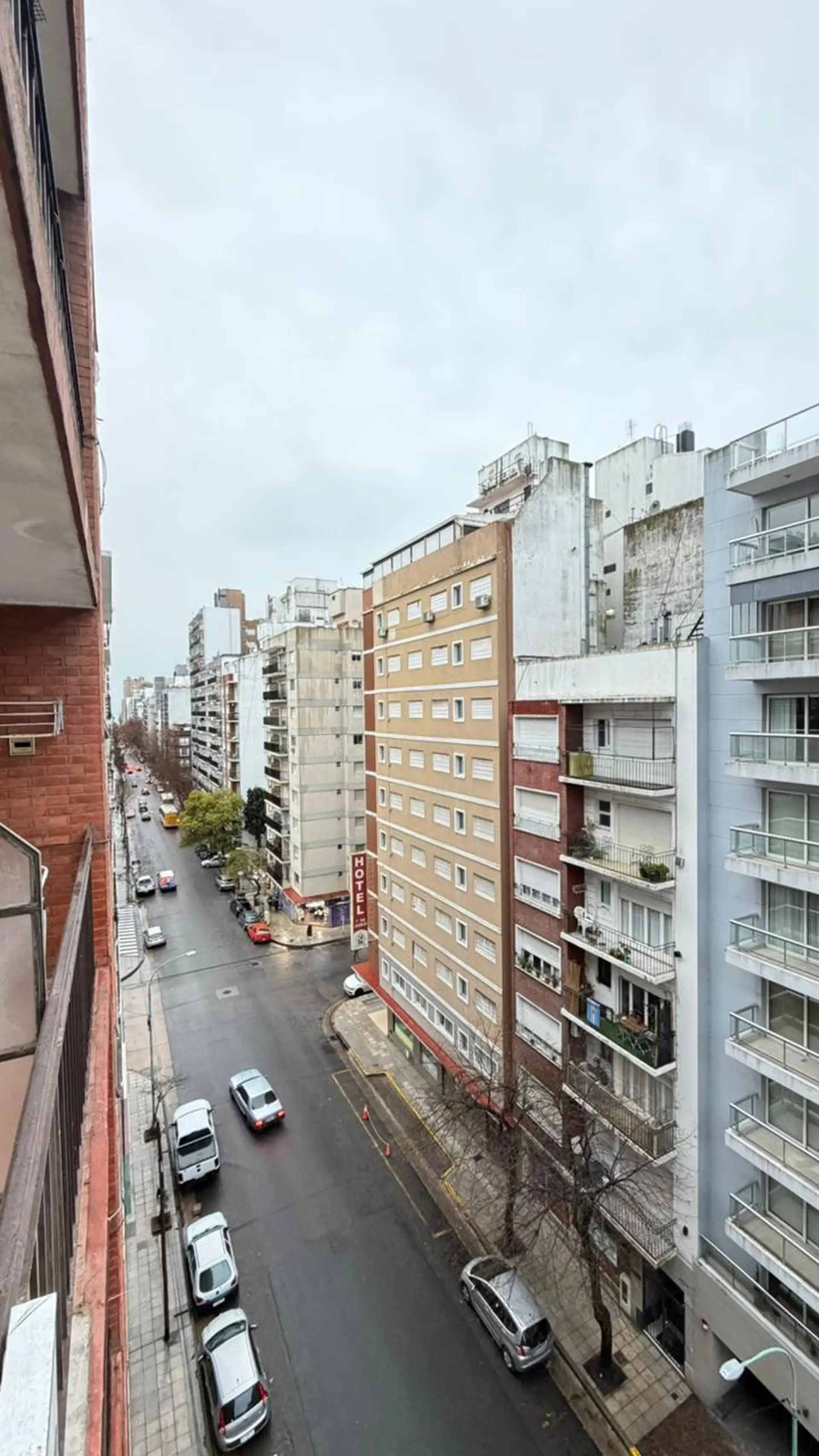 VENTA 3 AMBIENTES. SANTA FE 2300- BALCÓN A LA CALLE