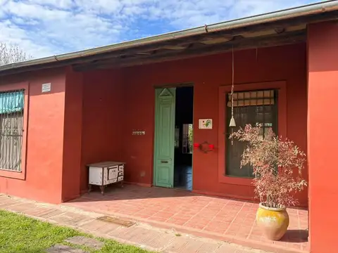 Casa quinta con dos habitaciones, parque y pileta