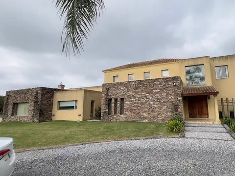 Casa en Alquiler 6 amb en el Barrio Las Viscachas