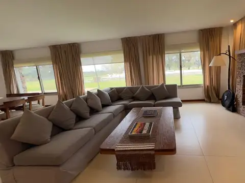 Casa en Alquiler de 3 dormitorios