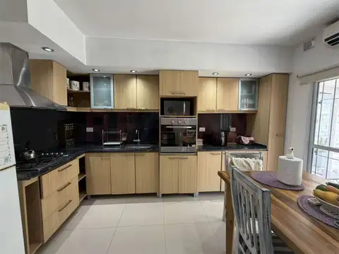 Casa 5 ambientes con 2 baños